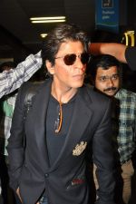 Shahrukh Khan snapped at the Airport in Mumbai on 19th Sept 2012 (15).JPG